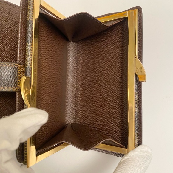 EUC! (R $750) Louis Vuitton Brown Damier Ebene Wallet With Kisslock - Picture 5 of 12